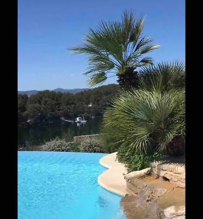 Magnifique F2 Climatise Rez De Jardin Piscine Vue Sur Lac Ref Rdl002 *